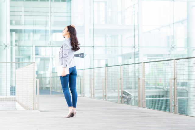 デニムとドレスコード ジーンズを履いていいのはどんなとき ジーンズセレクトショップ ライトオン