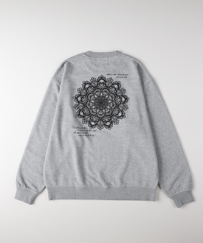 <カートにて10％off：WEB限定/12/8まで>バックプリントスウェットプルオーバー