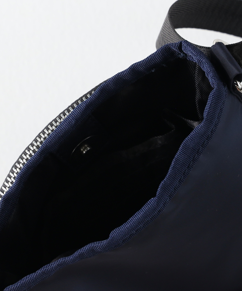 GHERARDINI ネイビー ショルダーバッグ 軽量 三日月 GHERARDINI ネイビー ショルダーバッグ - メルカリ