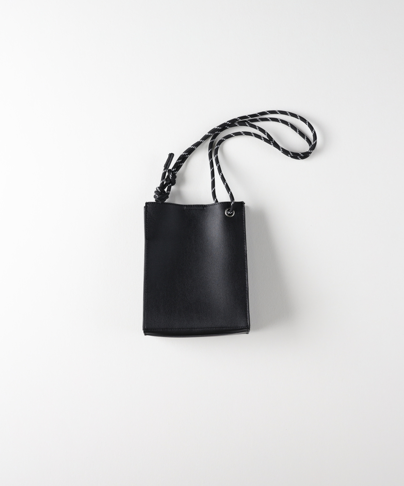 超美品！ワイルドスワンズ レザーミニショルダーバッグ ペケーニョ 黒 超美品！ワイルドスワンズ レザーミニショルダーバッグ
