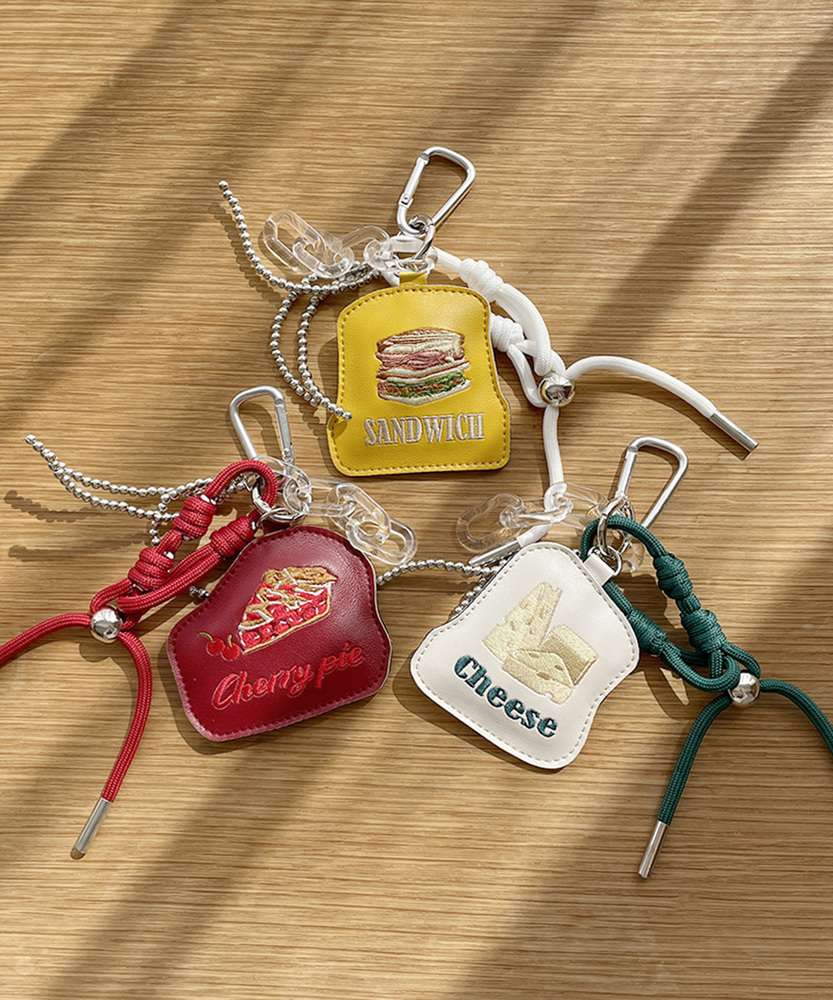 リトルモカダイカット刺繍チャーム(ONE SIZE レッド): ファッション